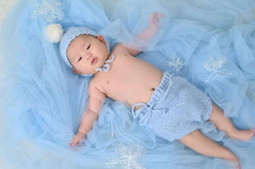 无棣宝宝从床上掉下来